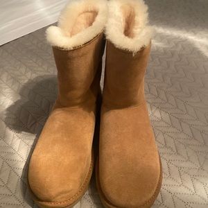 NWOT or box brown Ugg boots size 7